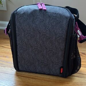 Rubbermaid Black and White Patterned Insulated Lunch Bag with Purple accents